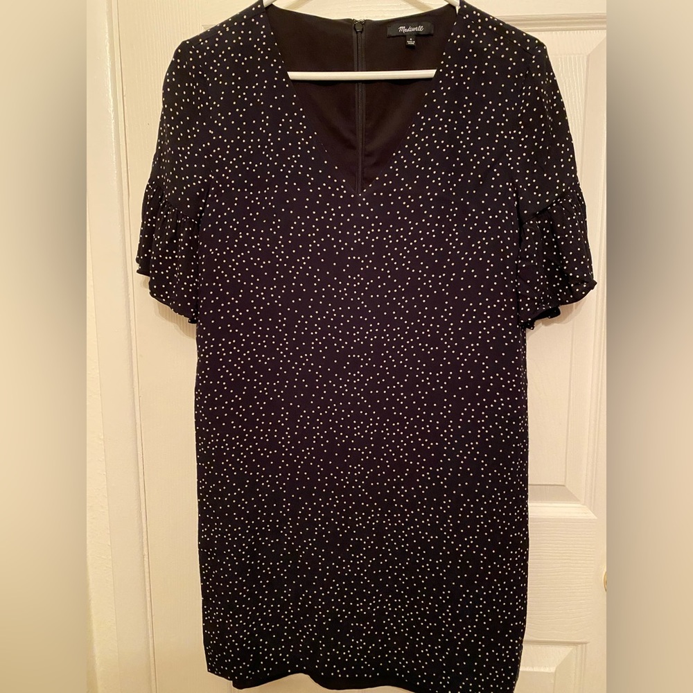 MadeWell loose fit dress with slightly ruffled sleeves